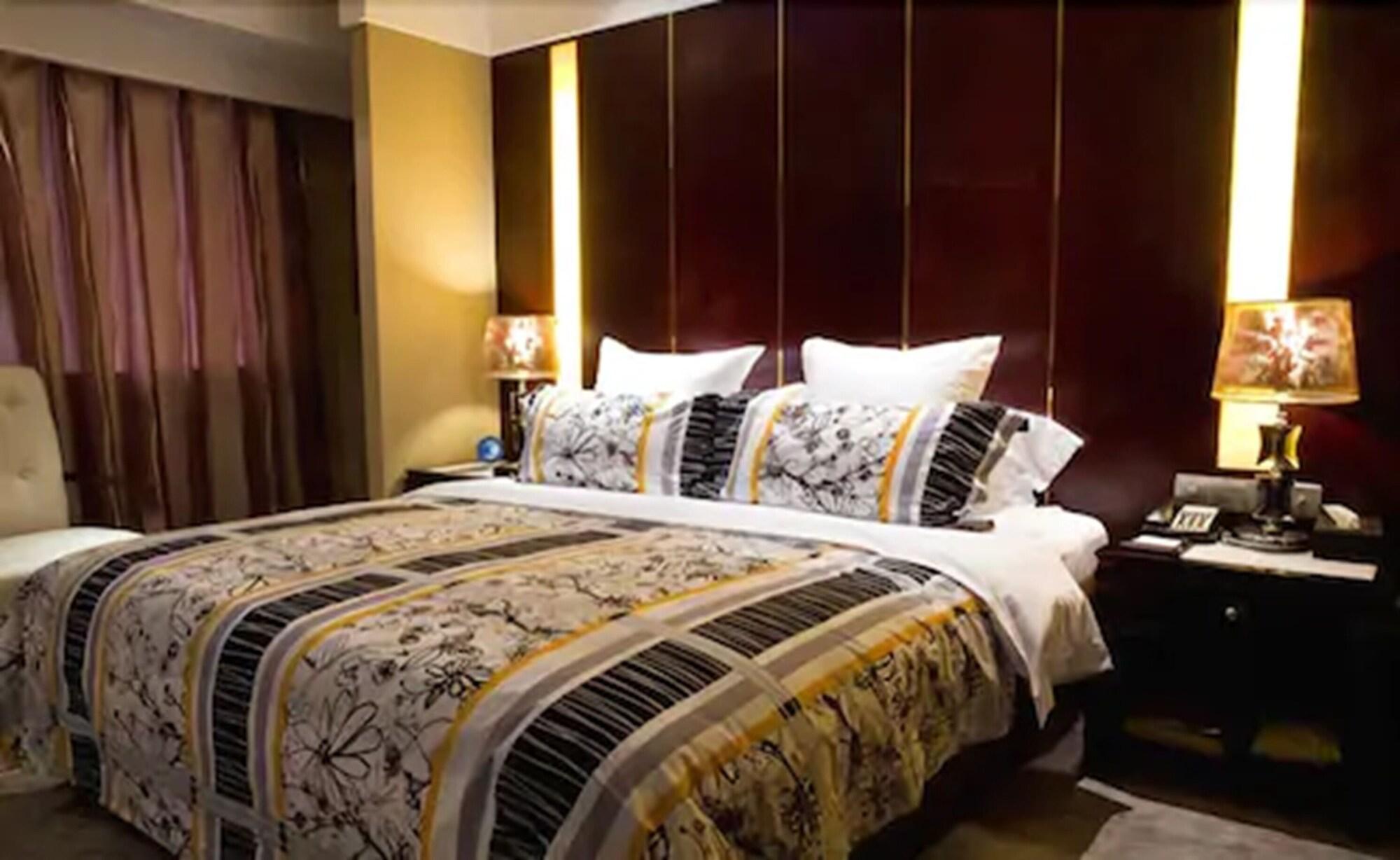 Hongyi Hotel Ухань Экстерьер фото