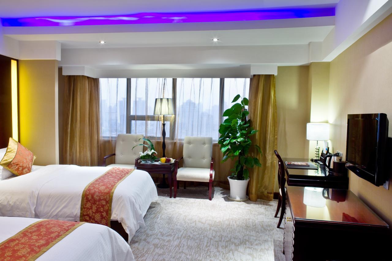 Hongyi Hotel Ухань Экстерьер фото