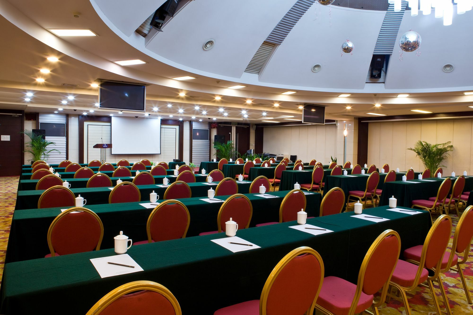 Hongyi Hotel Ухань Экстерьер фото