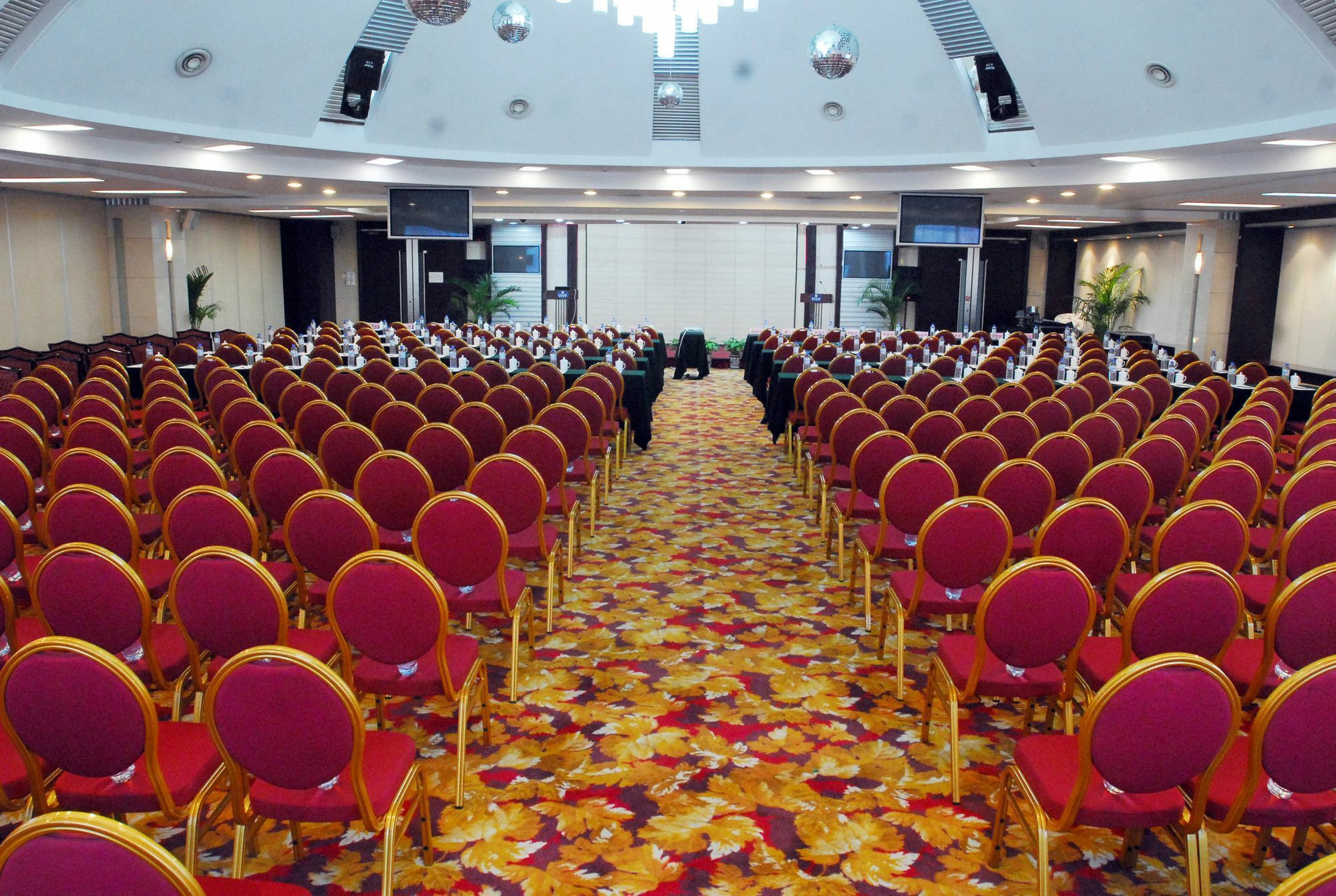 Hongyi Hotel Ухань Экстерьер фото