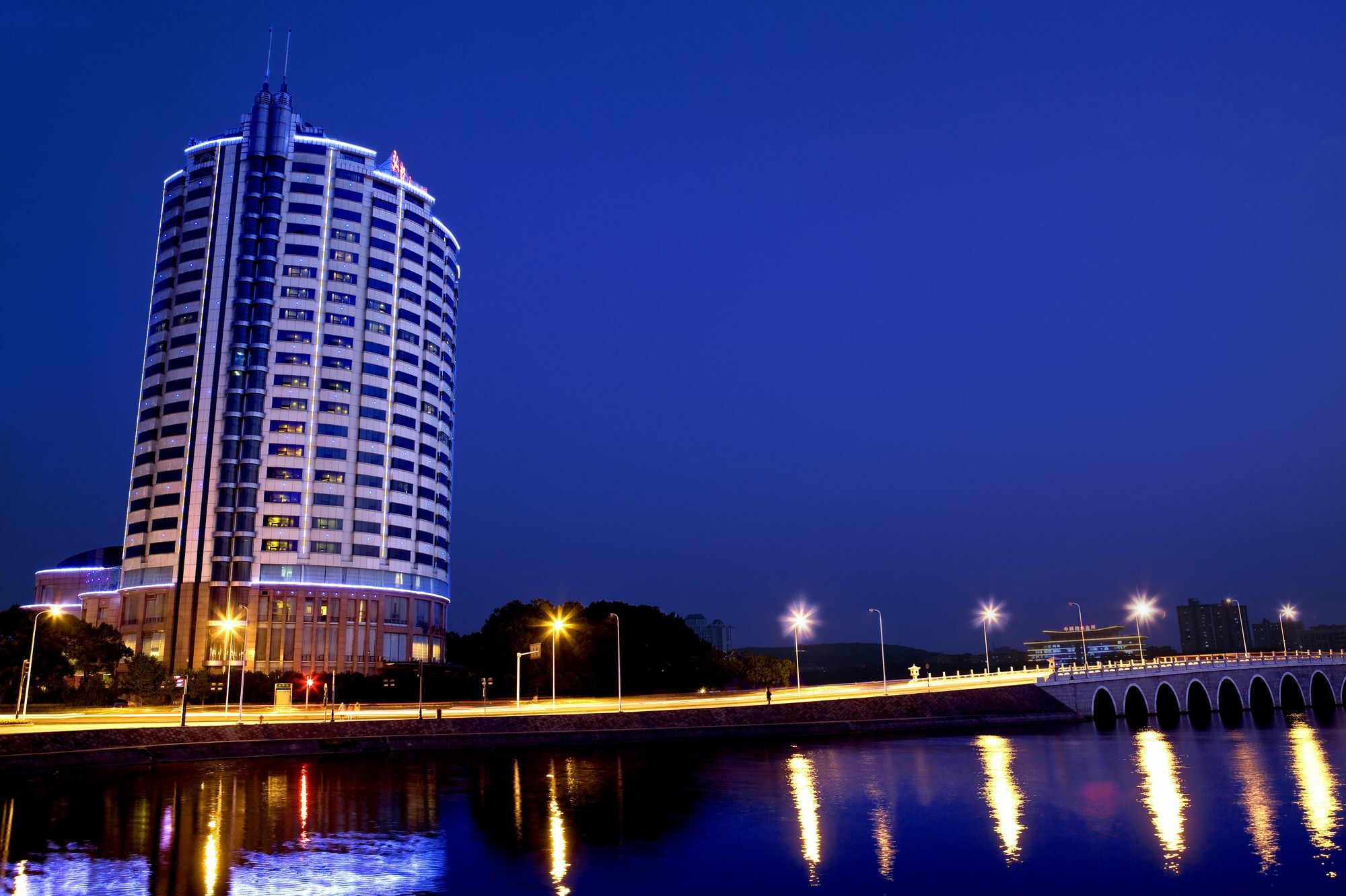 Hongyi Hotel Ухань Экстерьер фото